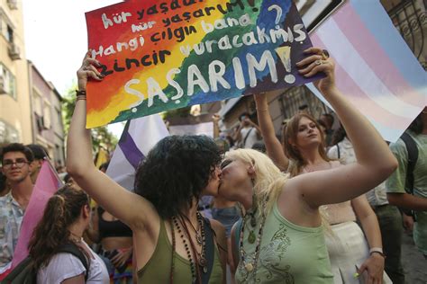 Istanbul Pride March Protests Highlight LGBTQ+ Rights in Turkey